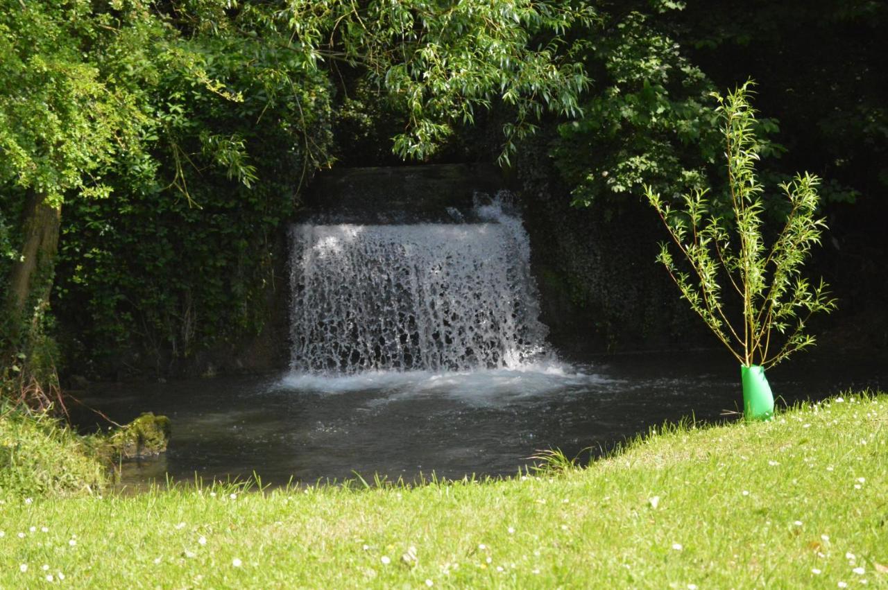 Les Gites Insolites De La Cascade Lespesses Экстерьер фото